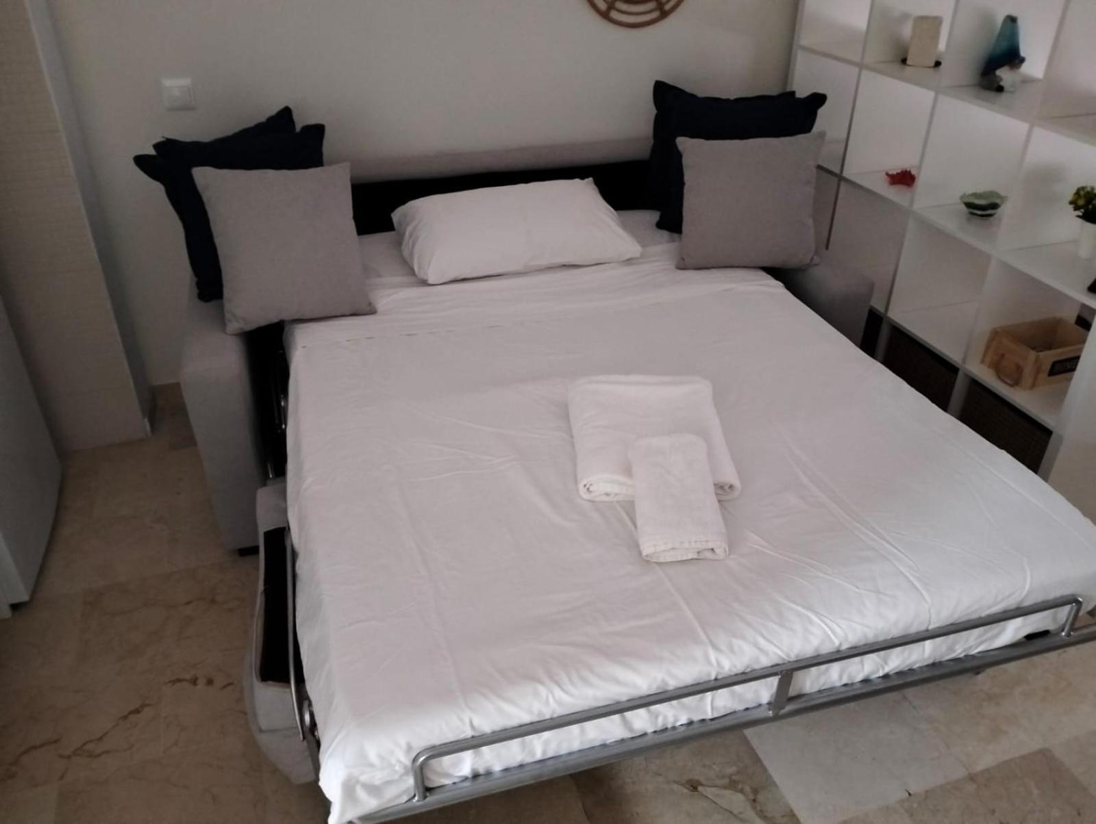 Sol Y Arte Suites Malaga Centro Kültér fotó